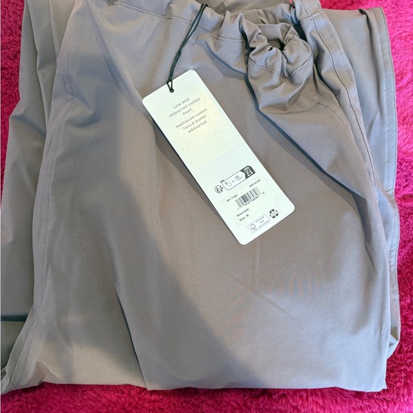 NWT - ALO Raisin Cargo Pants Medium - Picture 1 of 6